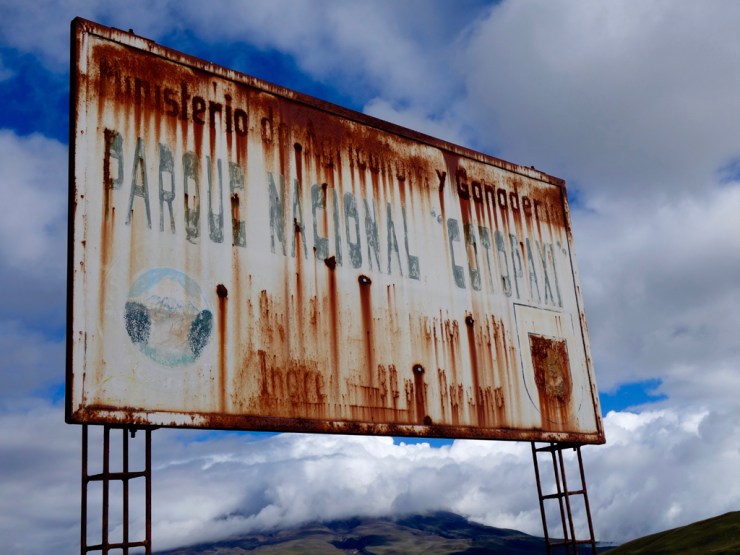 L'entrée nord avec des impacts de balles?