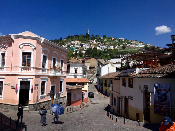 El Panecillo depuis la vieille-ville