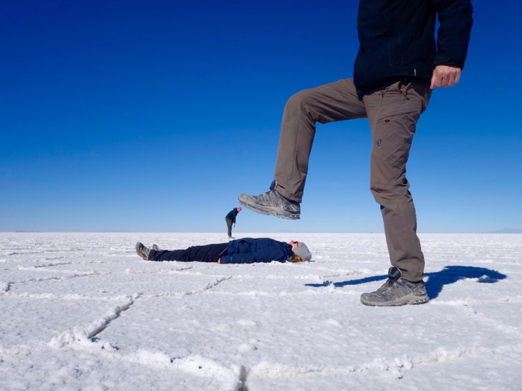 Mamo qui écrase Gion qui est debout sur Mel