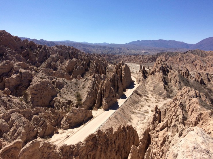 A travers les rochers...